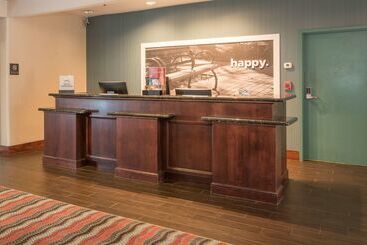Hampton Inn & Suites Dayton Airport