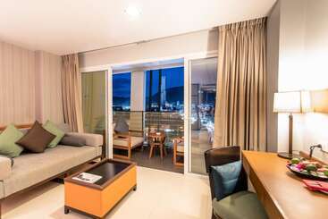 Ashlee Hub Hotel Patong