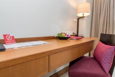 Ashlee Hub Hotel Patong
