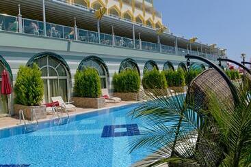 هتل Delphin Imperial Lara