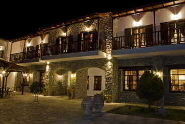هتل Doupiani House