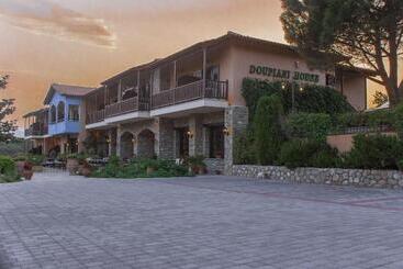 هتل Doupiani House