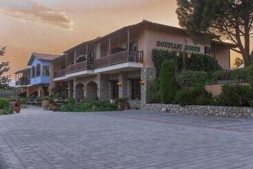 هتل Doupiani House