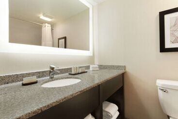 هتل Embassy Suites By Hilton Arcadia Pasadena Area