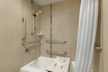 هتل Embassy Suites By Hilton Arcadia Pasadena Area