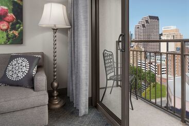 هتل Embassy Suites San Antonio Riverwalk Downtown
