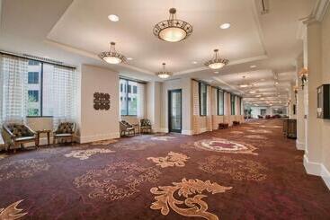 هتل Embassy Suites San Antonio Riverwalk Downtown