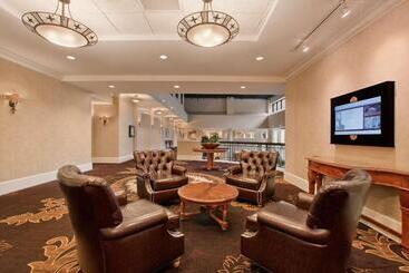 هتل Embassy Suites San Antonio Riverwalk Downtown