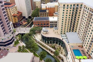 هتل Embassy Suites San Antonio Riverwalk Downtown