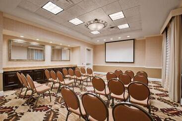 هتل Embassy Suites San Antonio Riverwalk Downtown
