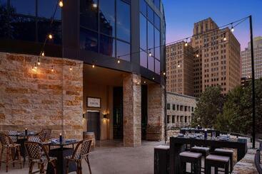 هتل Embassy Suites San Antonio Riverwalk Downtown