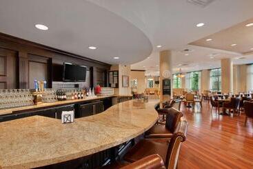 هتل Embassy Suites San Antonio Riverwalk Downtown