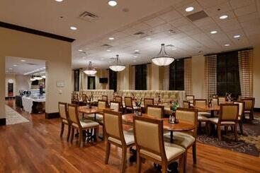 هتل Embassy Suites San Antonio Riverwalk Downtown