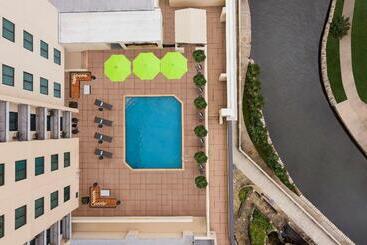 هتل Embassy Suites San Antonio Riverwalk Downtown