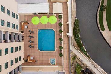 هتل Embassy Suites San Antonio Riverwalk Downtown