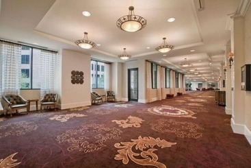 هتل Embassy Suites San Antonio Riverwalk Downtown
