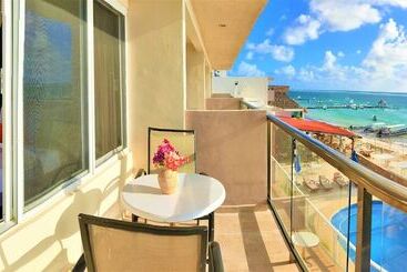 هتل Hacienda Morelos Beachfront