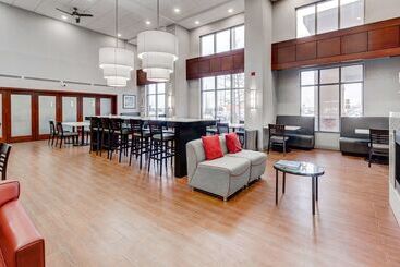 هتل Hampton Inn & Suites By Hilton Brantford Conference Centre