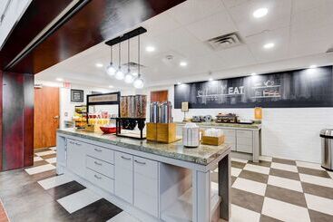 هتل Hampton Inn & Suites By Hilton Brantford Conference Centre