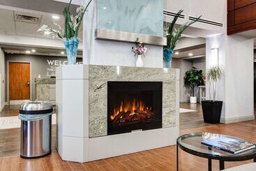 هتل Hampton Inn & Suites By Hilton Brantford Conference Centre
