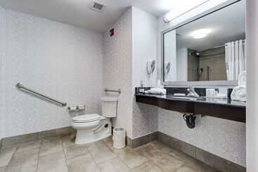 هتل Hampton Inn & Suites By Hilton Brantford Conference Centre