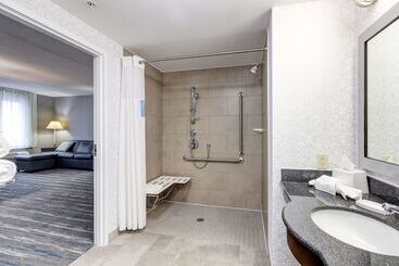 هتل Hampton Inn & Suites By Hilton Brantford Conference Centre