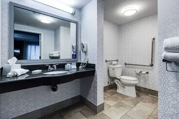 هتل Hampton Inn & Suites By Hilton Brantford Conference Centre