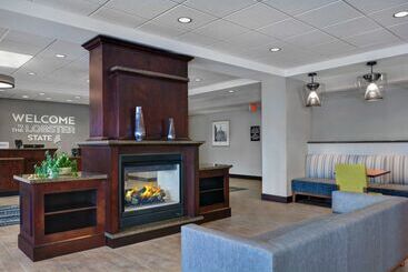 هتل Hampton Inn Bath