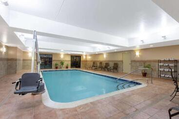 هتل Hampton Inn & Suites Albanyairport