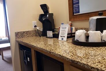 هتل Hampton Inn & Suites Riverton