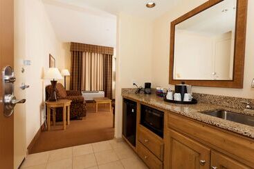 هتل Hampton Inn & Suites Riverton
