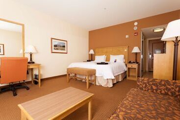 هتل Hampton Inn & Suites Riverton
