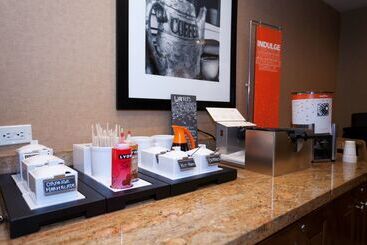 هتل Hampton Inn & Suites Riverton
