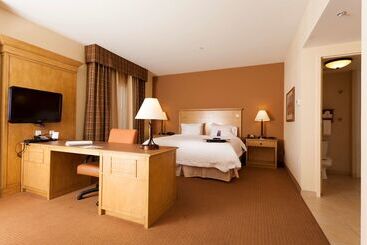 هتل Hampton Inn & Suites Riverton