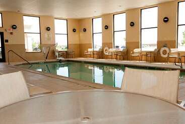 هتل Hampton Inn & Suites Riverton