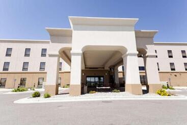 هتل Hampton Inn & Suites Riverton