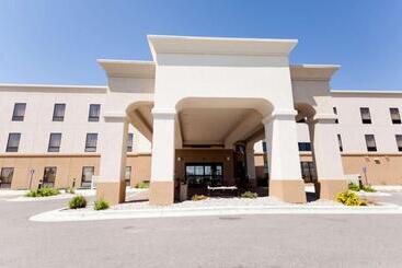 هتل Hampton Inn & Suites Riverton