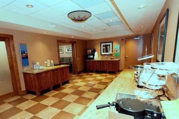 هتل Hampton Inn & Suites Riverton