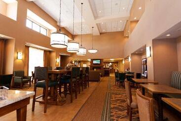 هتل Hampton Inn & Suites Riverton