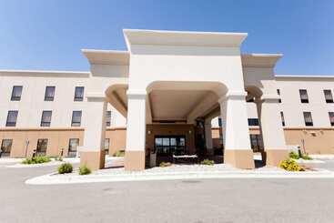 هتل Hampton Inn & Suites Riverton