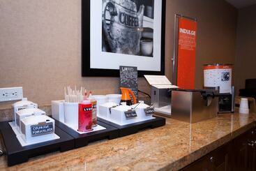 هتل Hampton Inn & Suites Riverton