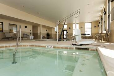 هتل Hampton Inn & Suites Riverton