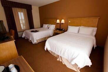 هتل Hampton Inn & Suites Riverton