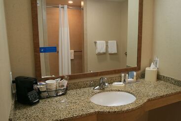 هتل Hampton Inn & Suites Riverton
