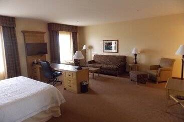 هتل Hampton Inn & Suites Riverton