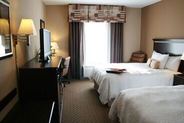 בית מלון כפרי Hampton Inn Topeka