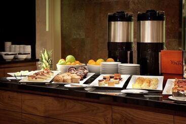 هتل Hilton Garden Inn Santiago Airport