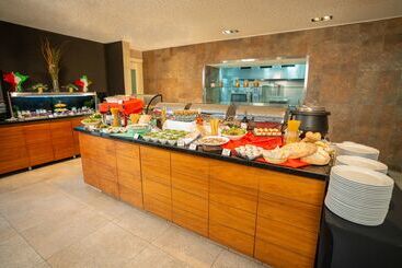 هتل Hilton Garden Inn Santiago Airport