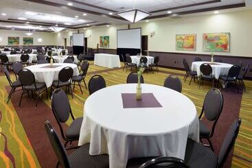 هتل Hilton Garden Inn Springfield, Mo