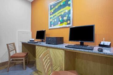 هتل La Quinta By Wyndham Austin Nw/lakeline Mall